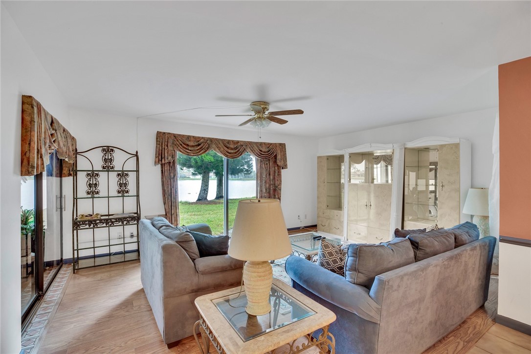 3218 S Lakeview Circle 7105
