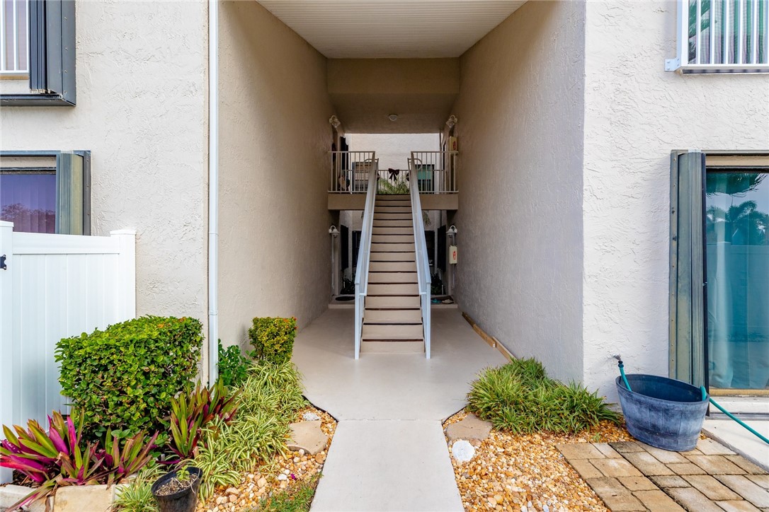 3218 S Lakeview Circle 7105