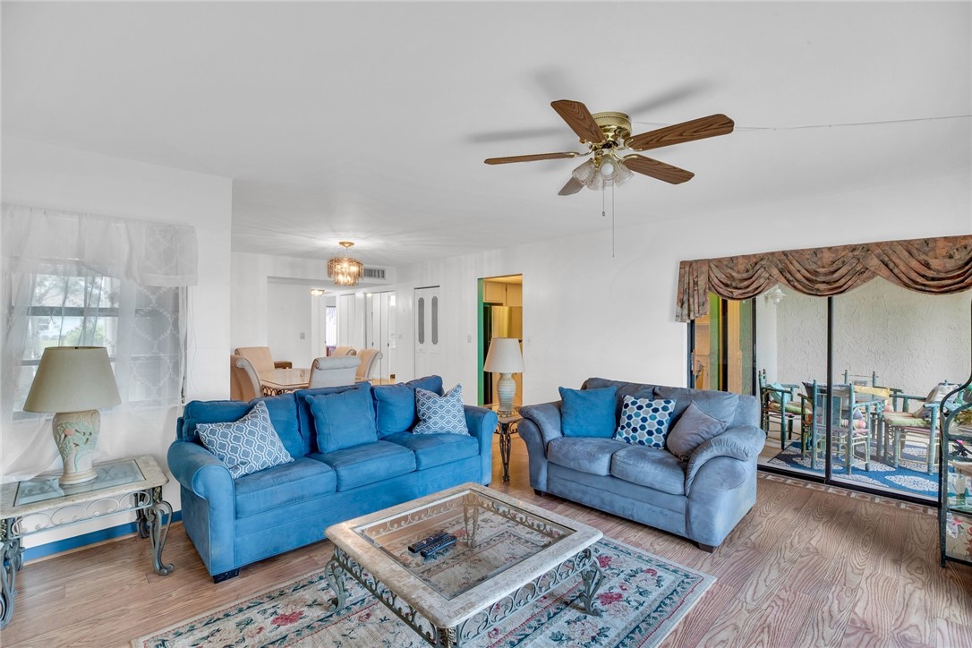 3218 S Lakeview Circle 7105