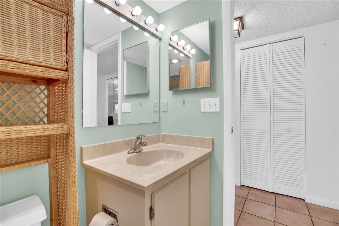 3218 S Lakeview Circle 7105