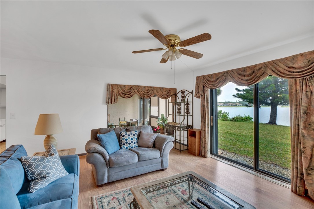 3218 S Lakeview Circle 7105