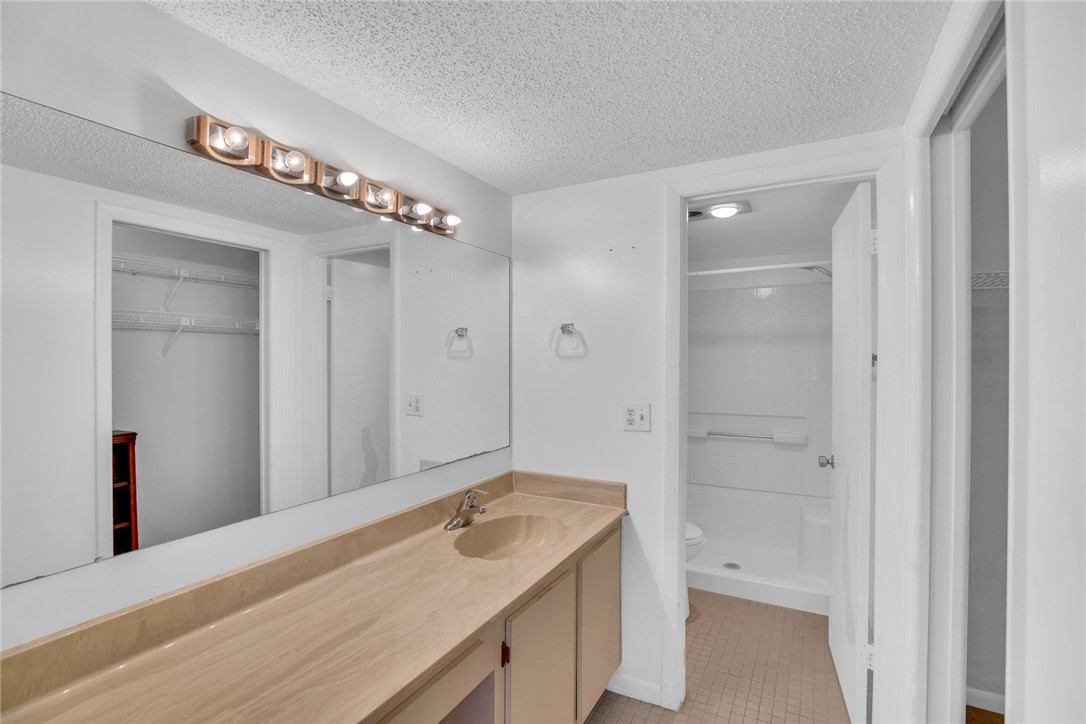 3218 S Lakeview Circle 7105