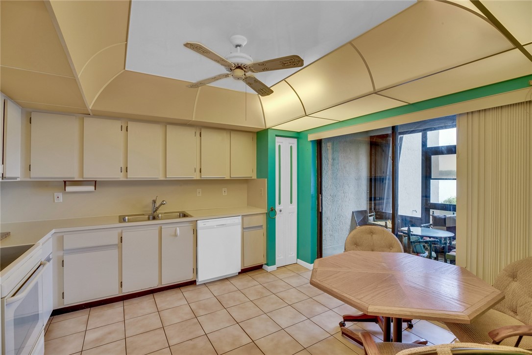 3218 S Lakeview Circle 7105