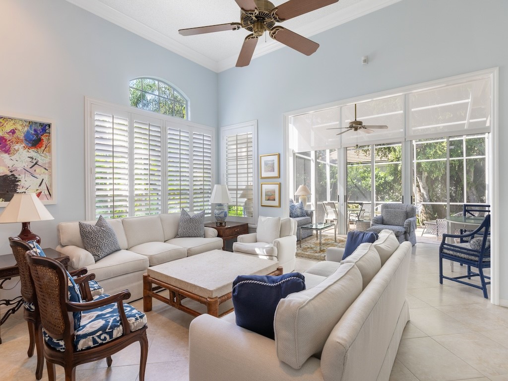 8813 Lakeside Circle