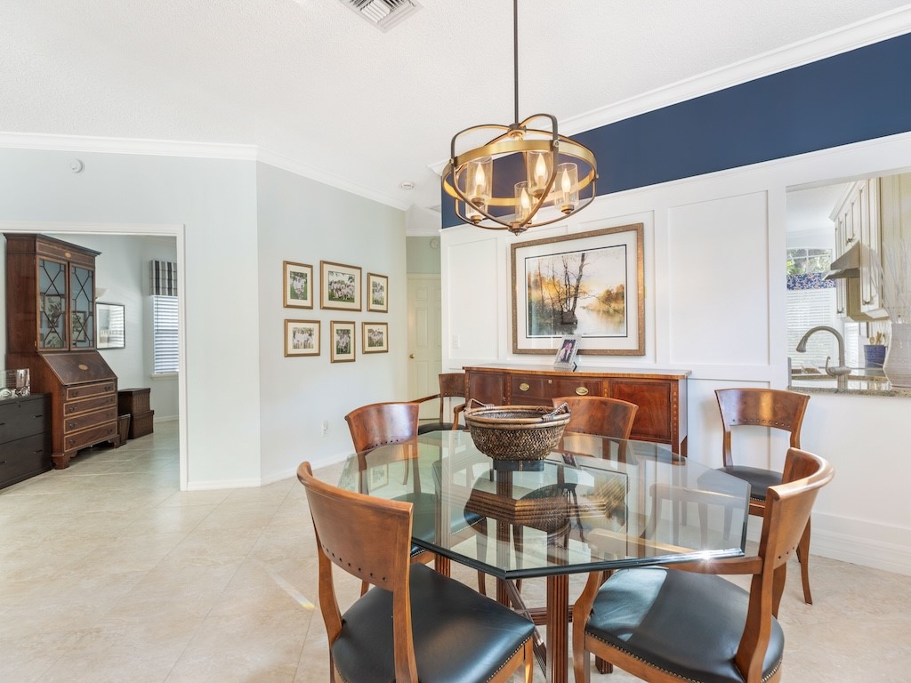 8813 Lakeside Circle