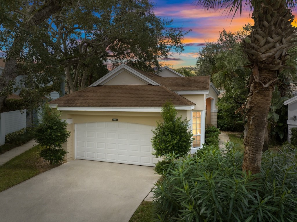8813 Lakeside Circle