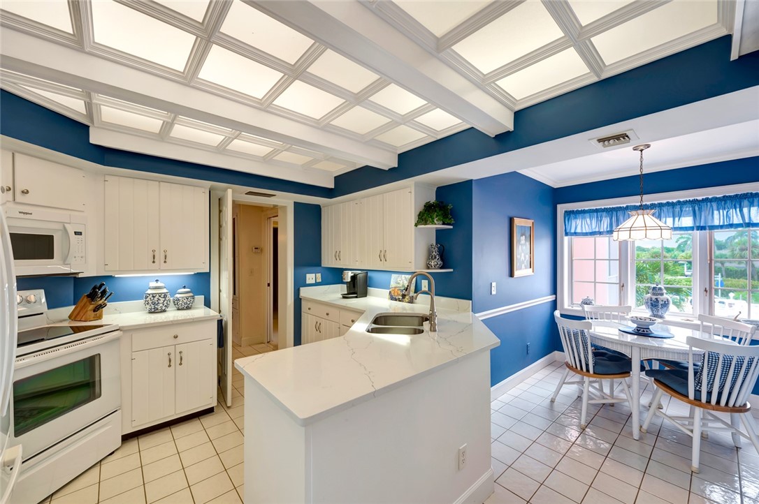 1070 Reef Road 206