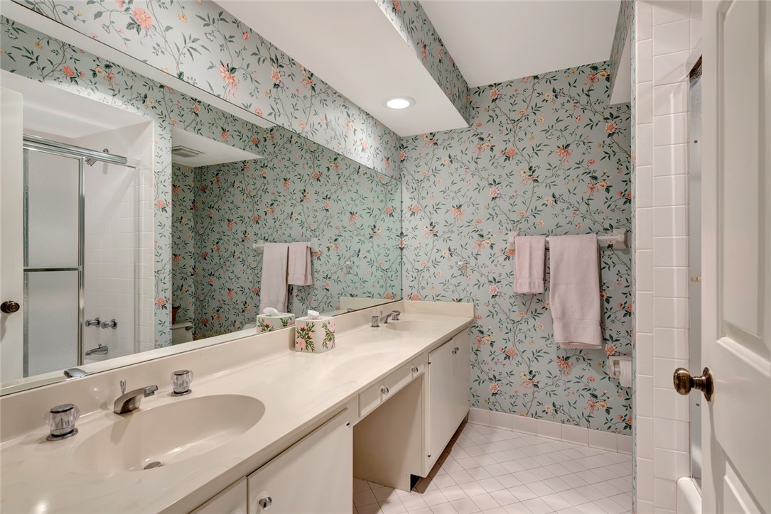 1070 Reef Road 206