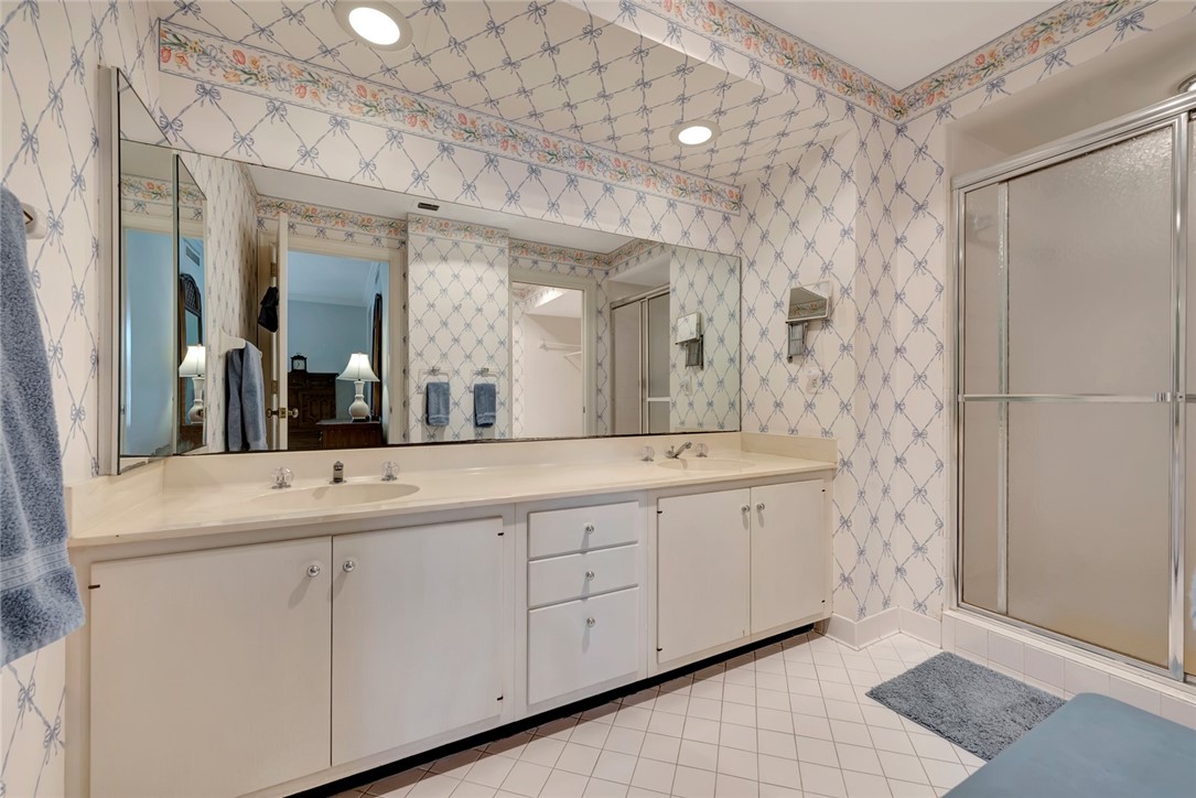 1070 Reef Road 206