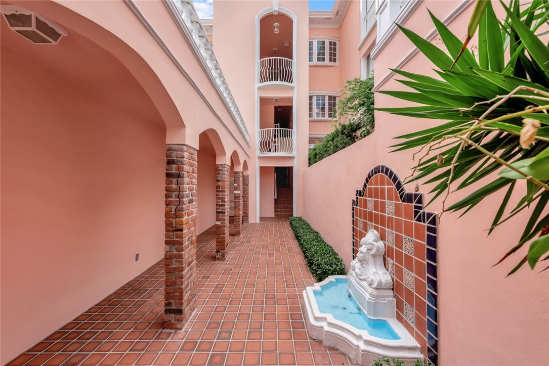 1070 Reef Road 206