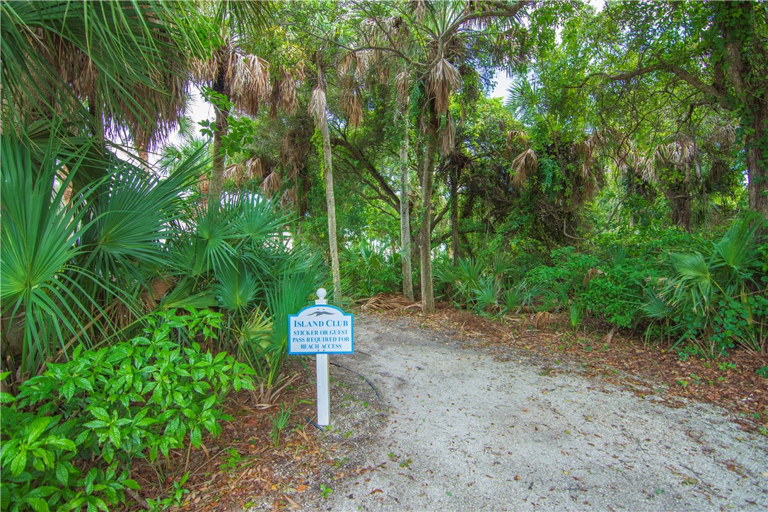 1201 W Island Club Square