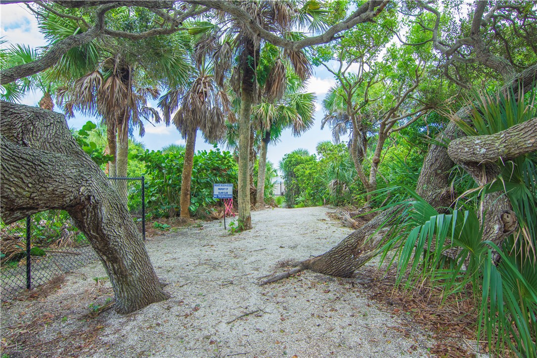 1201 W Island Club Square