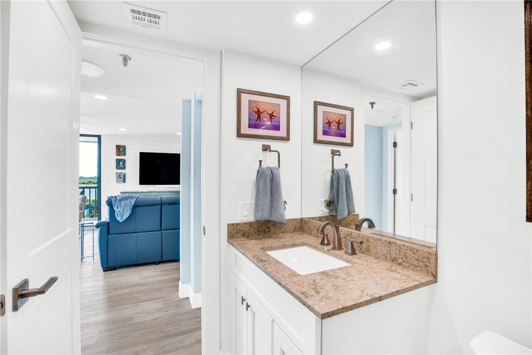 5047 N Highway A1A 401