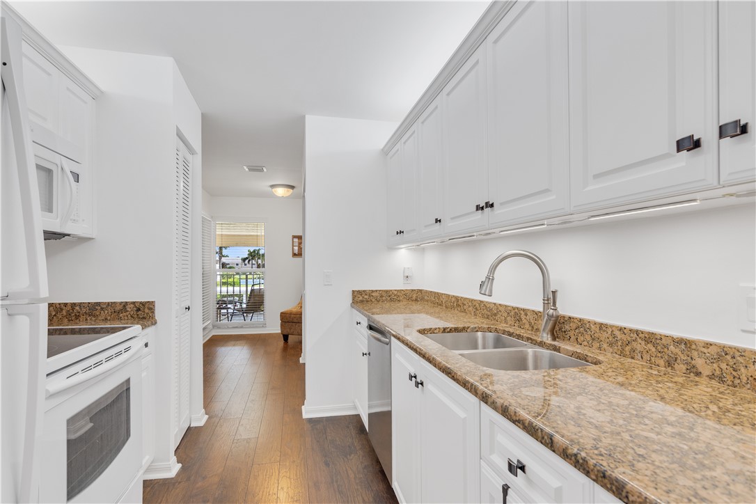 605 W Lake Jasmine Circle 202
