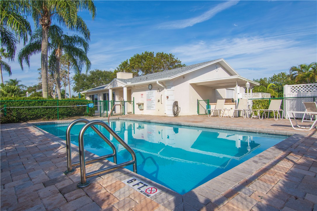605 W Lake Jasmine Circle 202