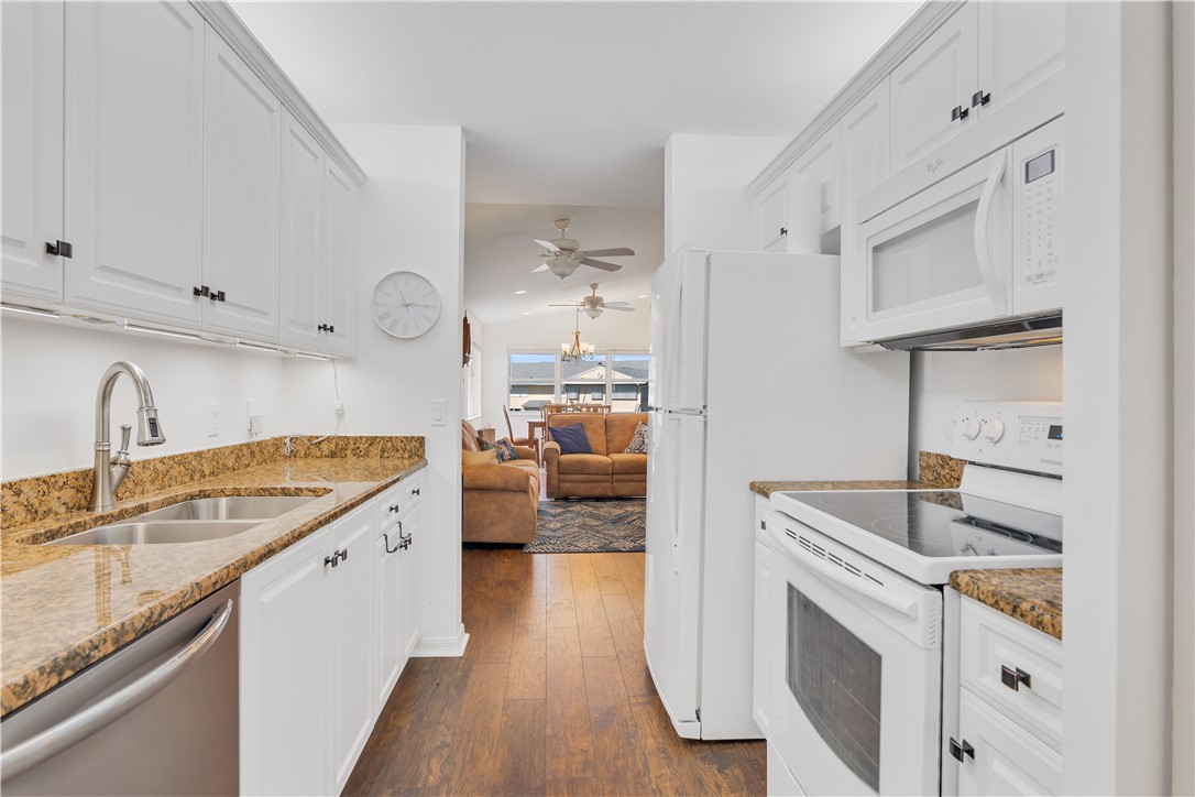 605 W Lake Jasmine Circle 202