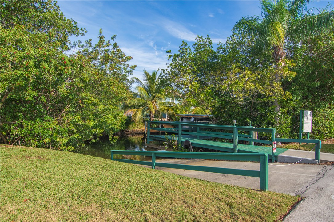 605 W Lake Jasmine Circle 202