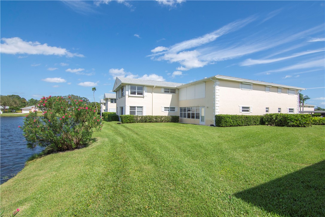 605 W Lake Jasmine Circle 202