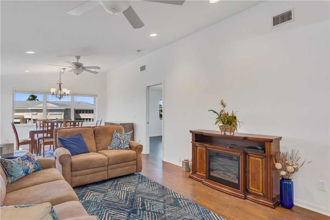 605 W Lake Jasmine Circle 202