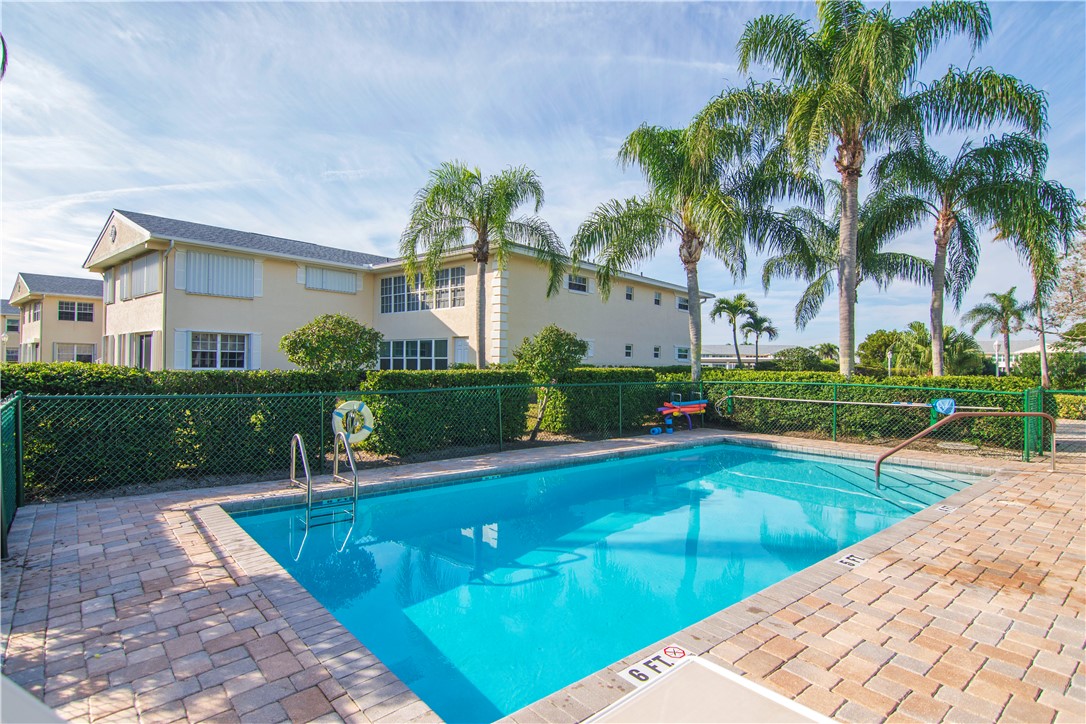 605 W Lake Jasmine Circle 202