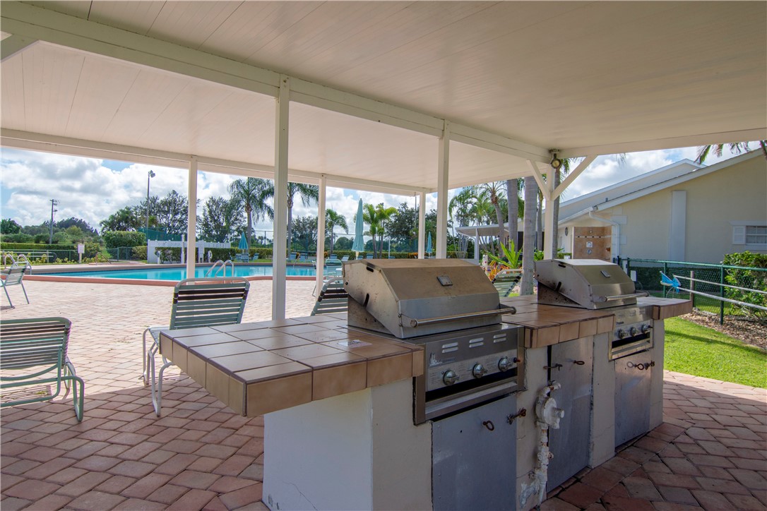 605 W Lake Jasmine Circle 202