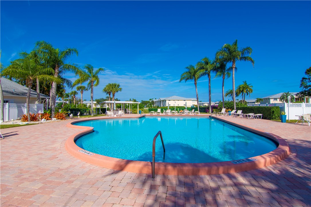 605 W Lake Jasmine Circle 202