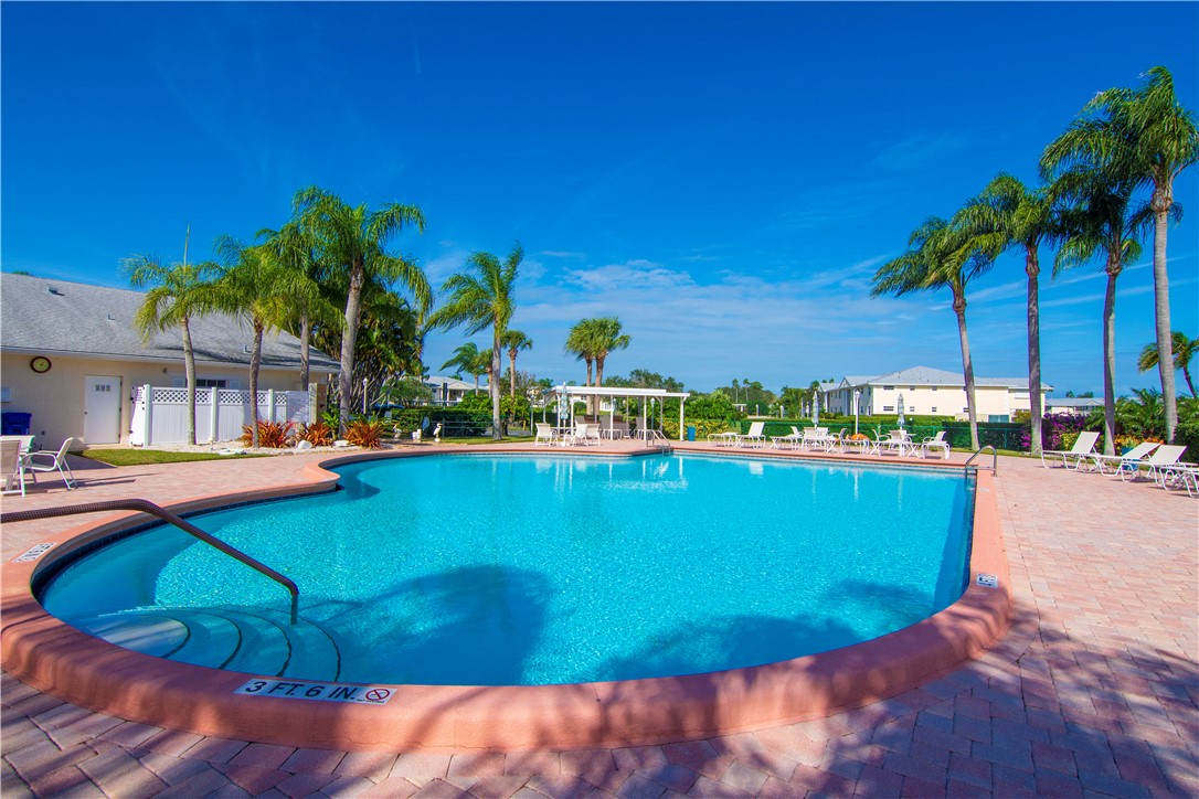 605 W Lake Jasmine Circle 202