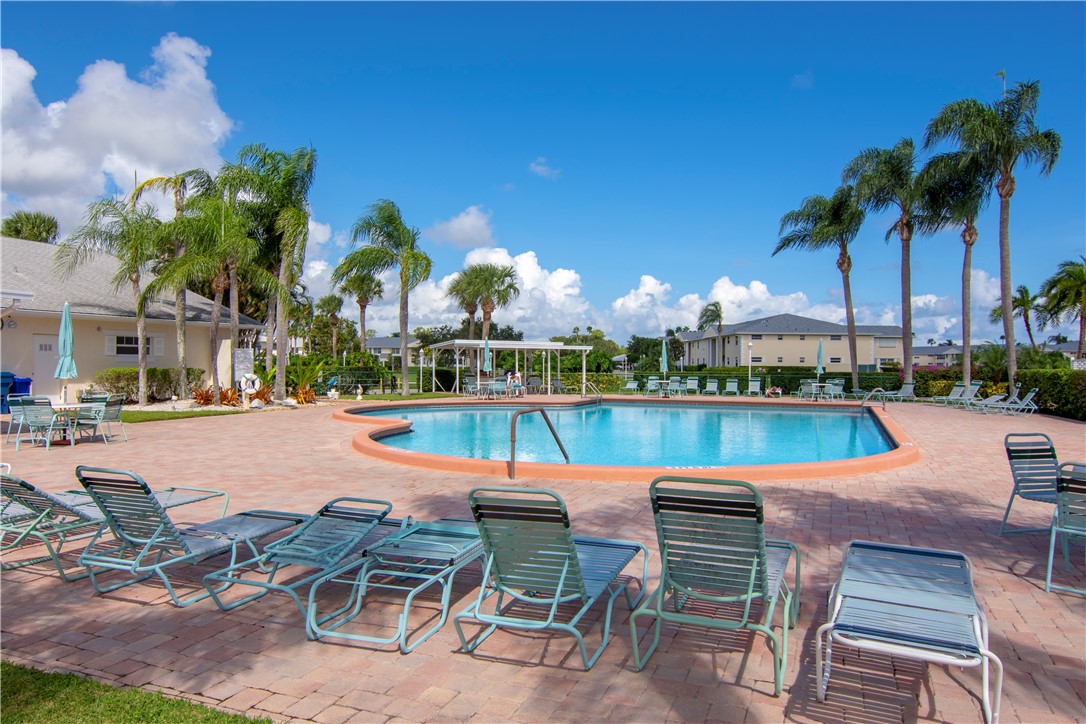 605 W Lake Jasmine Circle 202