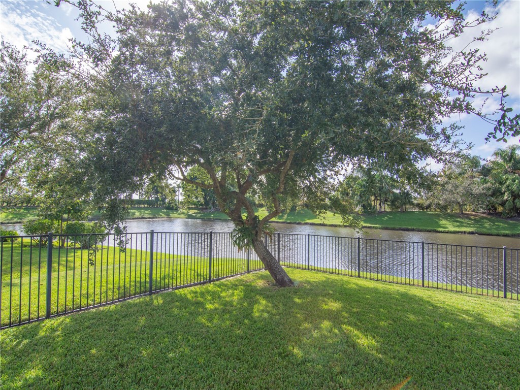 1209 Scarlet Oak Circle
