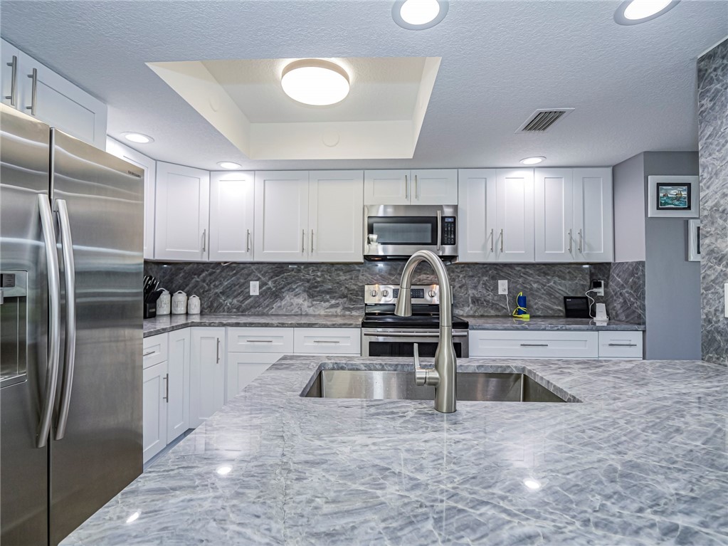 4949 N Highway A1a 212