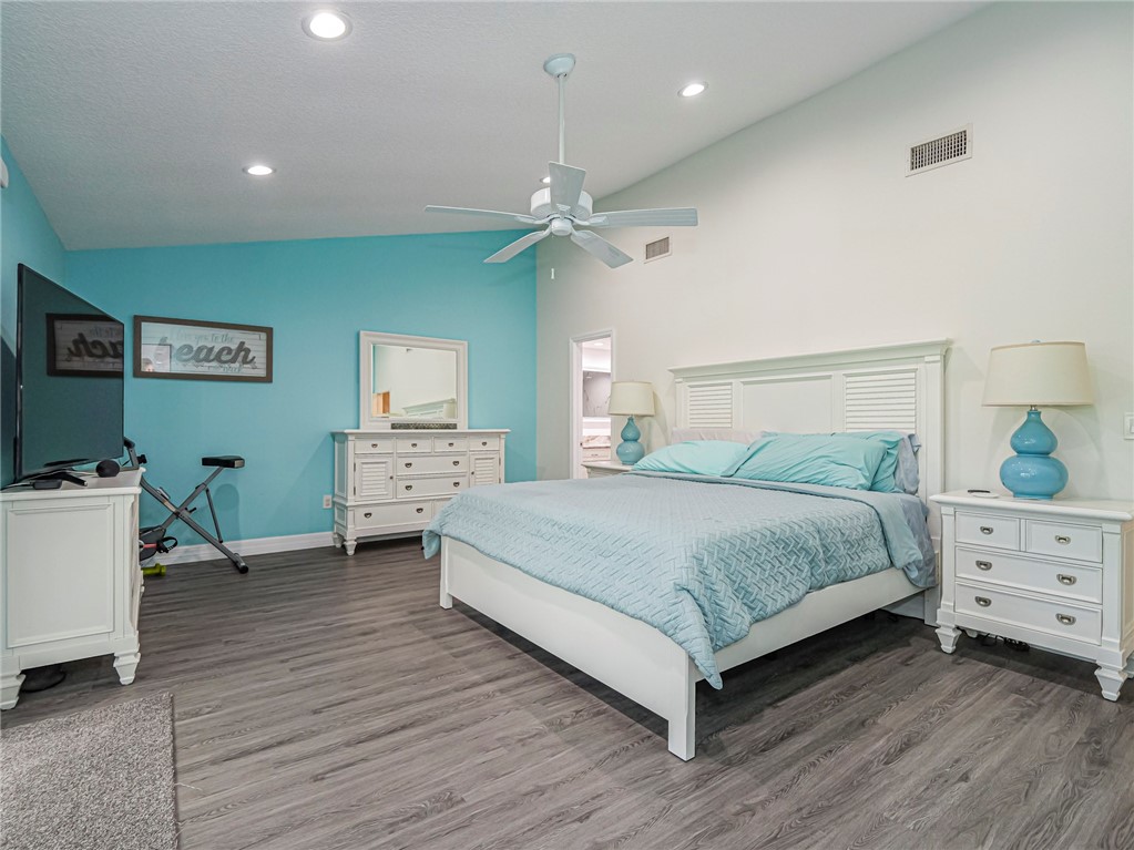 4949 N Highway A1a 212