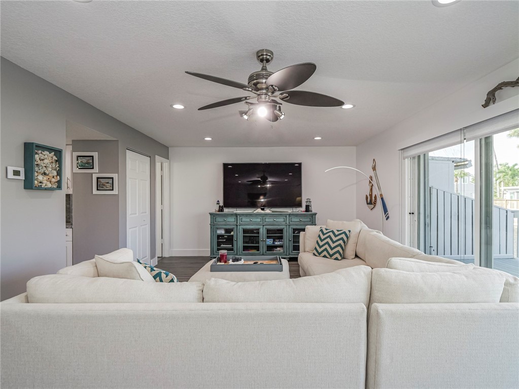 4949 N Highway A1a 212