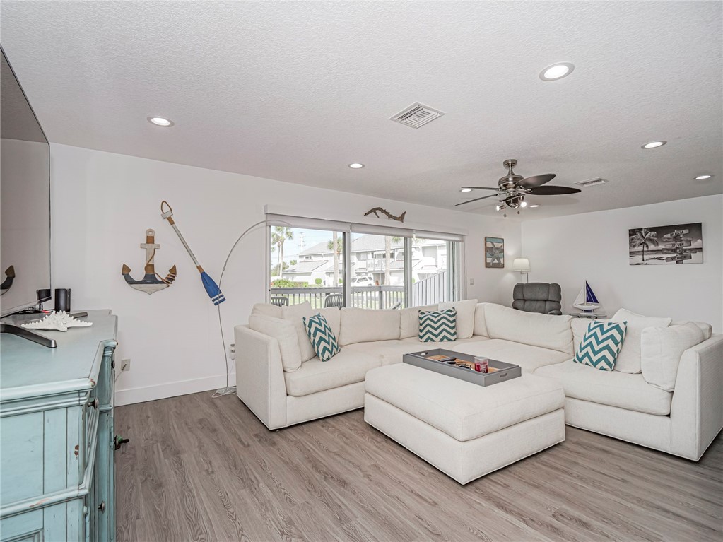 4949 N Highway A1a 212