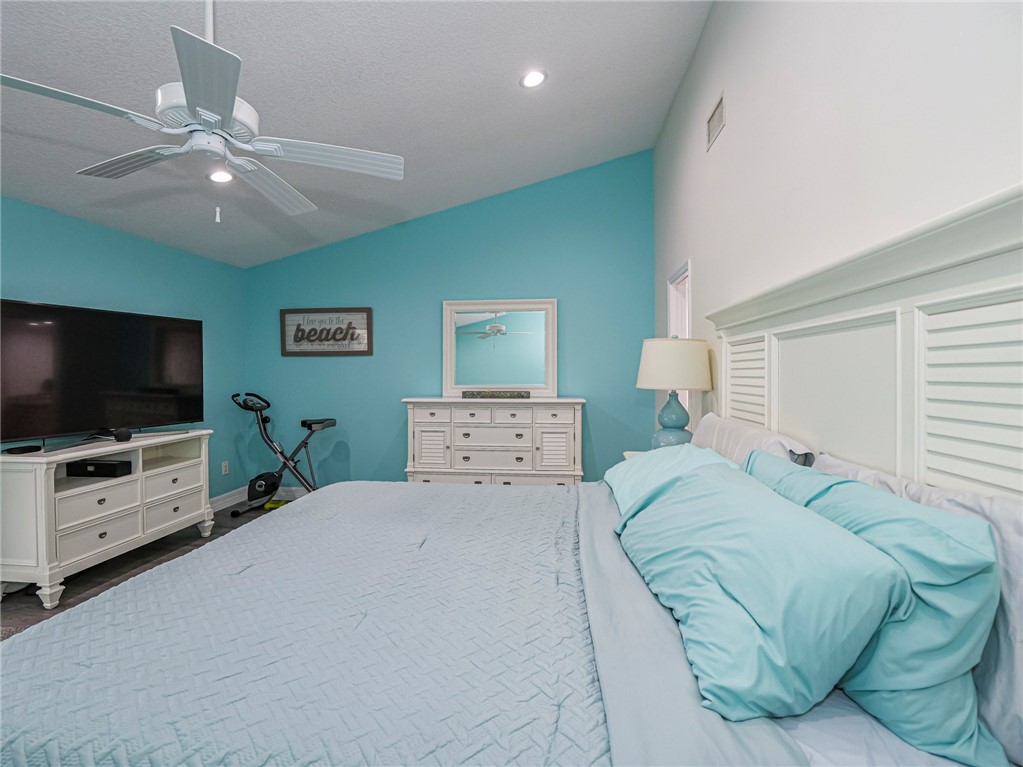 4949 N Highway A1a 212