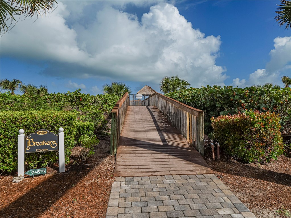 4949 N Highway A1a 212