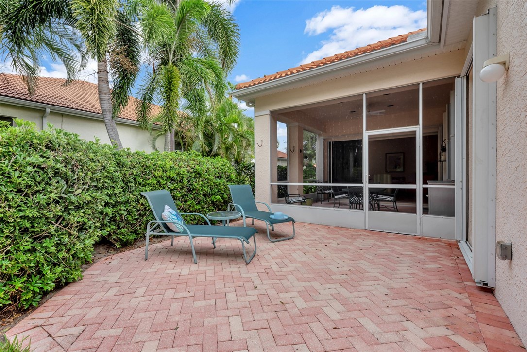 851 Island Club Square
