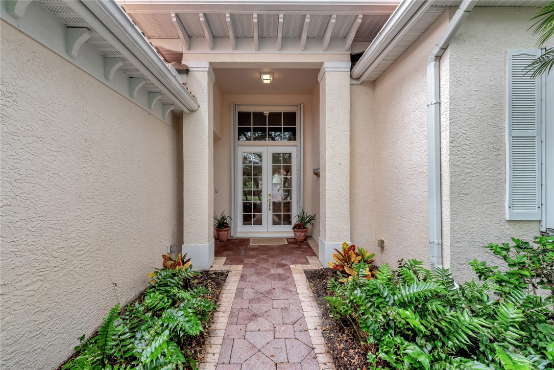 851 Island Club Square