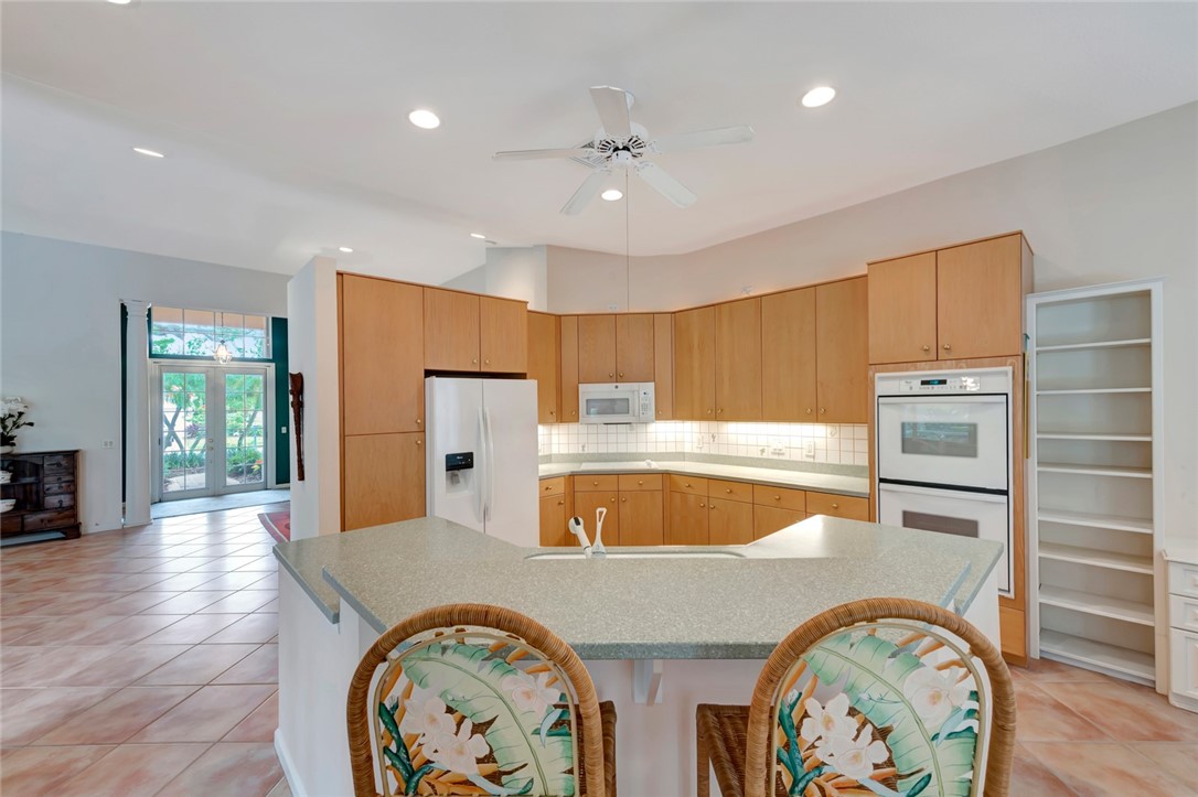 851 Island Club Square