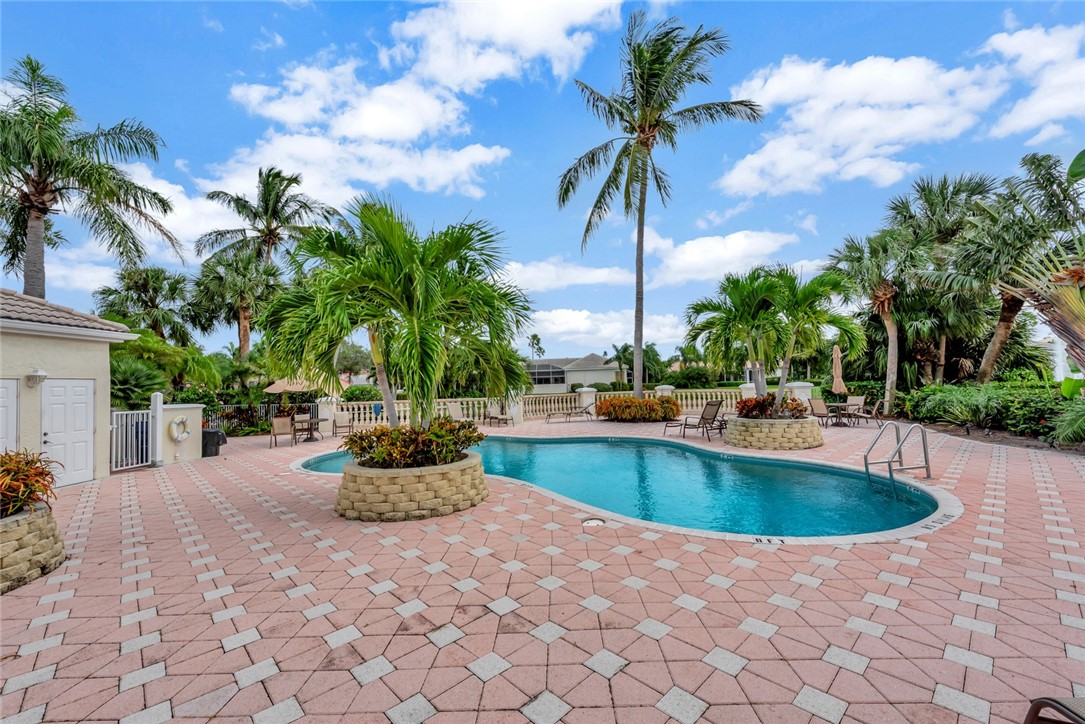 851 Island Club Square