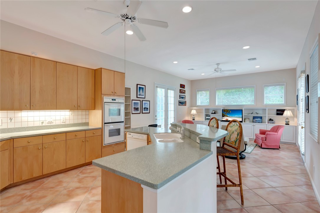 851 Island Club Square