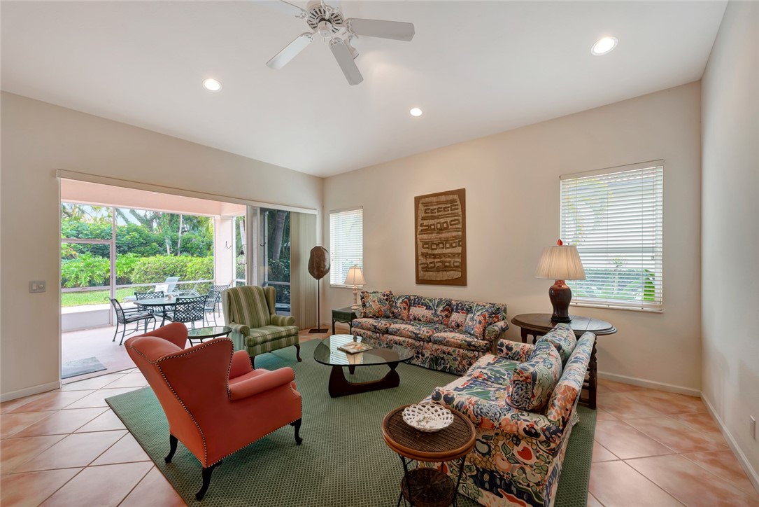 851 Island Club Square