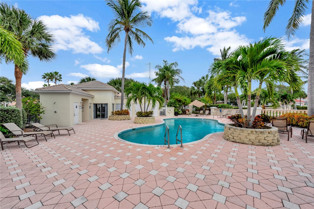 851 Island Club Square