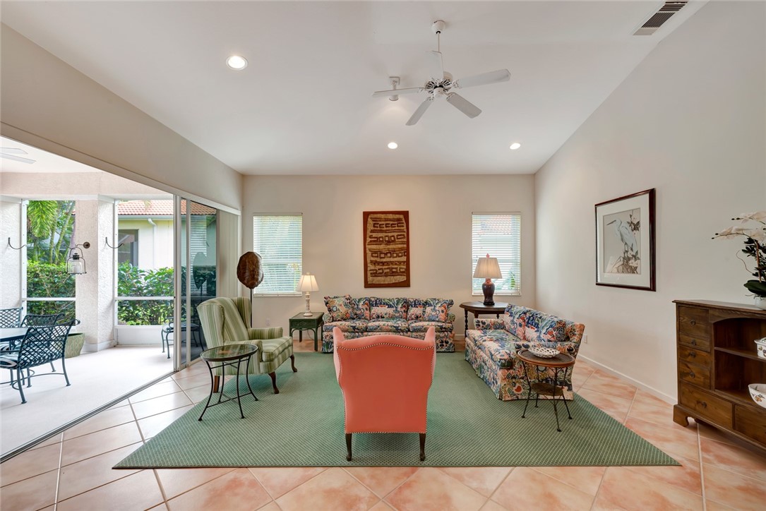 851 Island Club Square