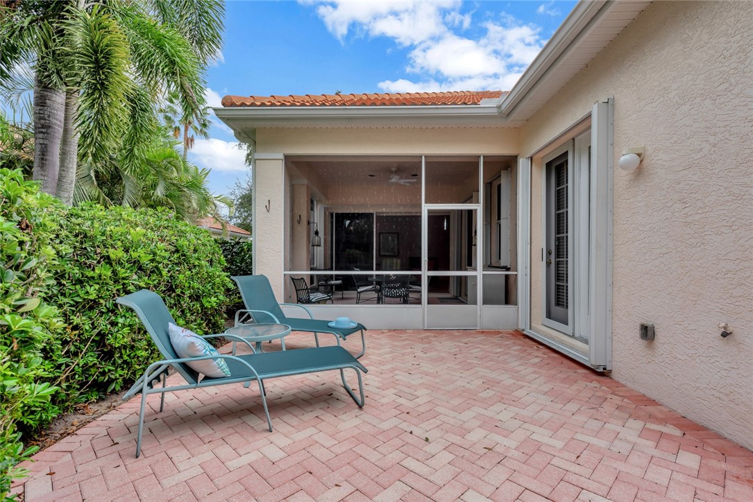 851 Island Club Square