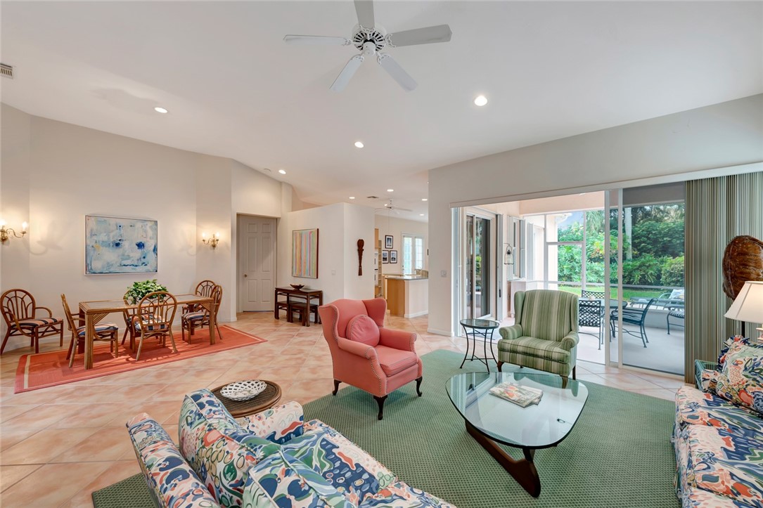 851 Island Club Square