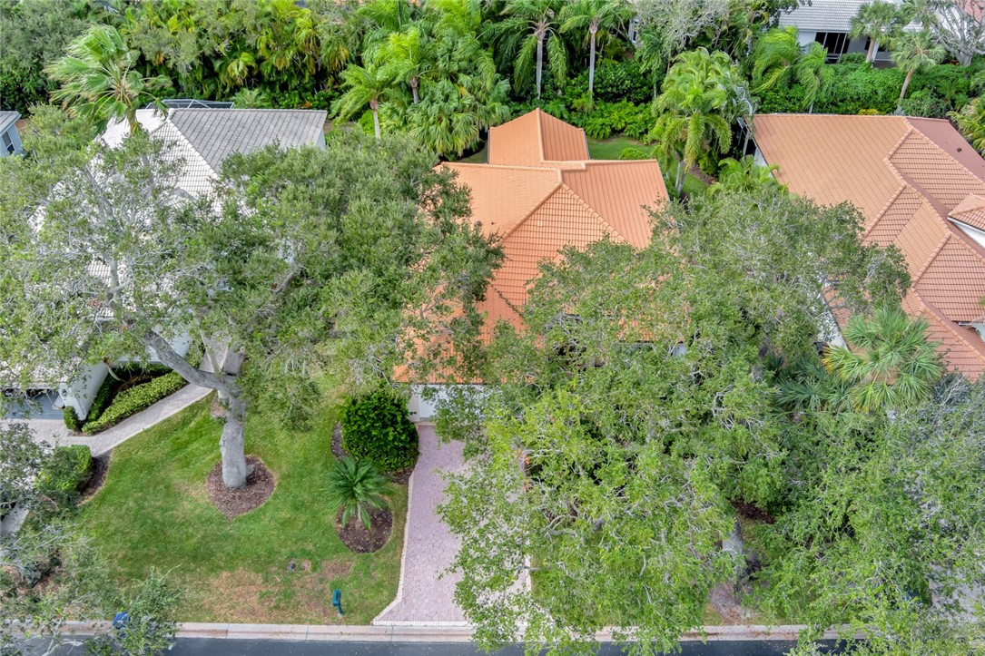 851 Island Club Square