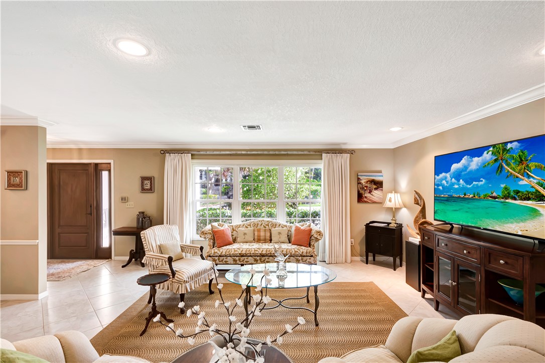 1033 Crescent Beach Road