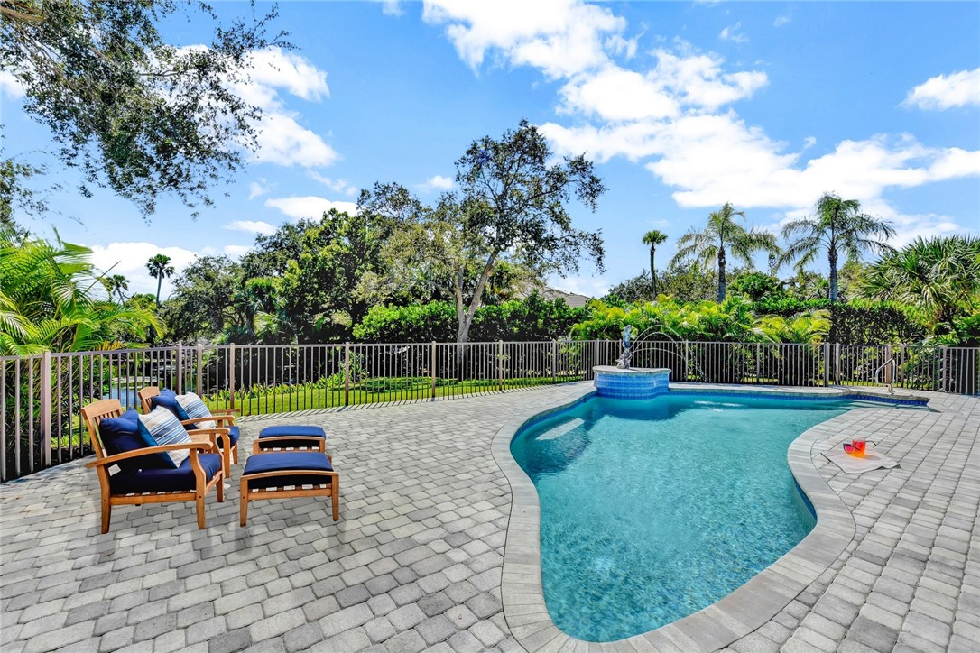 900 River Trail
