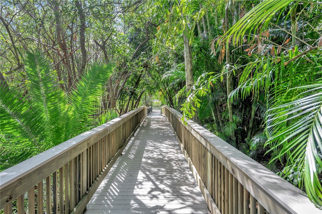 900 River Trail