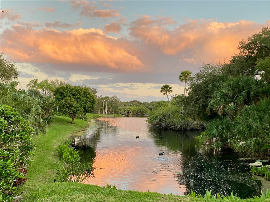 900 River Trail
